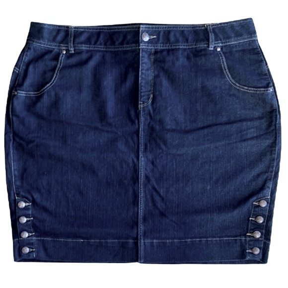 28w Lane Bryant Denim Pencil Skirt ✏️with Button Detail - Picture 4 of 17